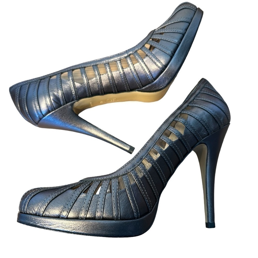 Talbots pewter bronze  pewter leather heels in like new condition. - Picture 6 of 16